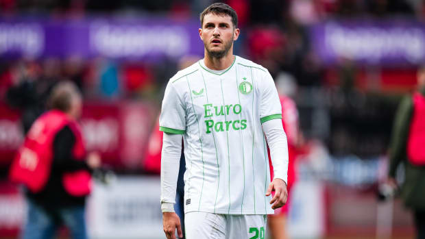 Santiago Giménez acumula 13 goles en la temporada y es sublíder de goleo en la Eredivisie